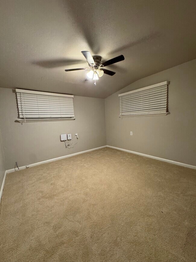 1383 W Gill Pl
