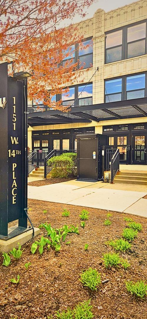 Building Photo - 1151 W 14th Pl Unit 204