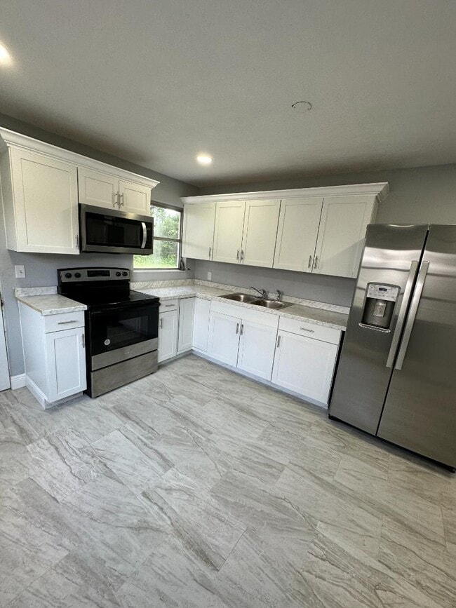 Photo - 727 Essex Rd