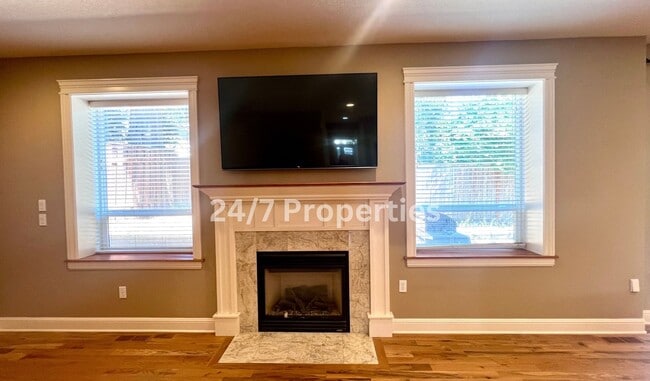 Photo - Large 4BD I 2.5BA Home - West Linn!