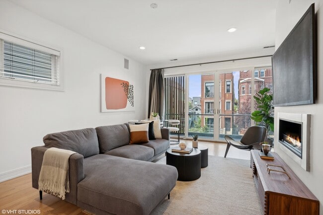 Photo - 1021 N Hermitage Ave Unit 2