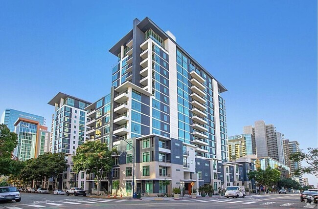 Building Photo - 425 W Beech St Rental