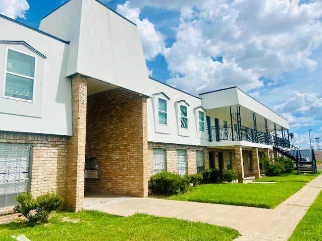 Building Photo - 5909 Santa Maria Rental