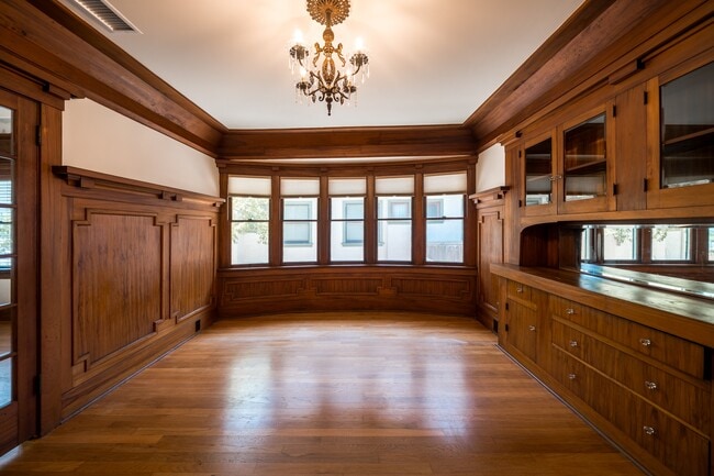 3924 Alameda Pl