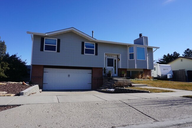 Quiet 4 Bedroom 2.5 Bath Taylorsville Home - Quiet 4 Bedroom 2.5 Bath Taylorsville Home