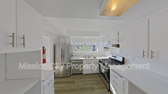 Building Photo - 7580 Cathedral Oaks Rd Unit 12