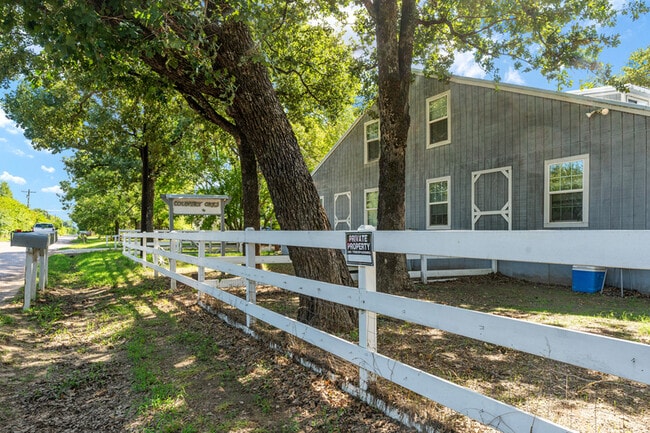 Photo - 720 Pritchett Ln