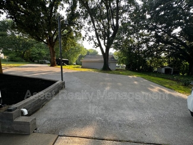 Photo - 2208 Sanderson Rd