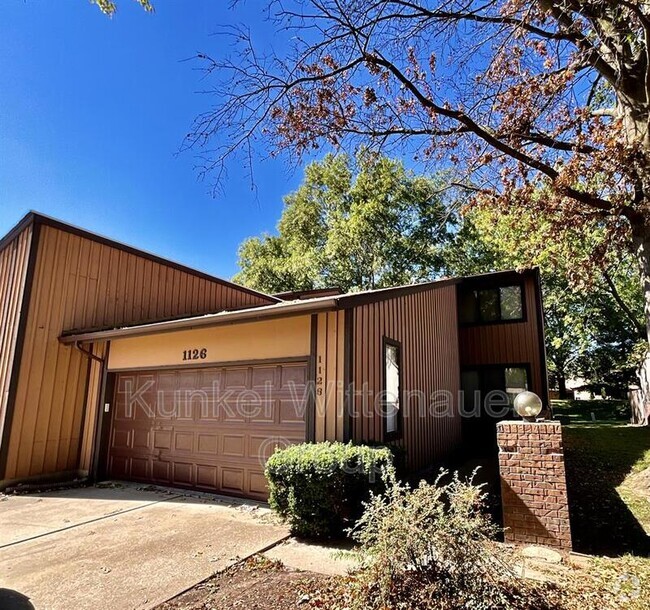 Building Photo - 1126 Woodgate Dr Rental
