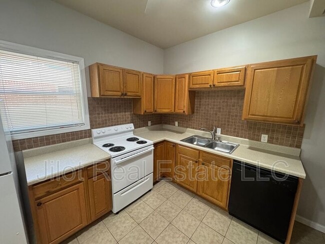 Photo - 1366 Clermont Ave Unit B