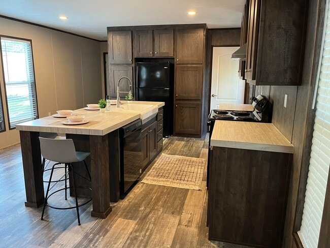 Photo - 111 Peggy St