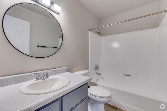 2BR, 2BA - 1009SF - Second Bathroom