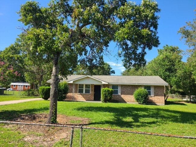 Photo - 2237 Cassell St