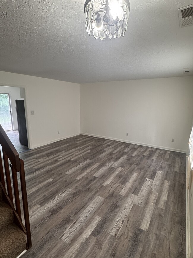 Photo - 542 Leesville Rd