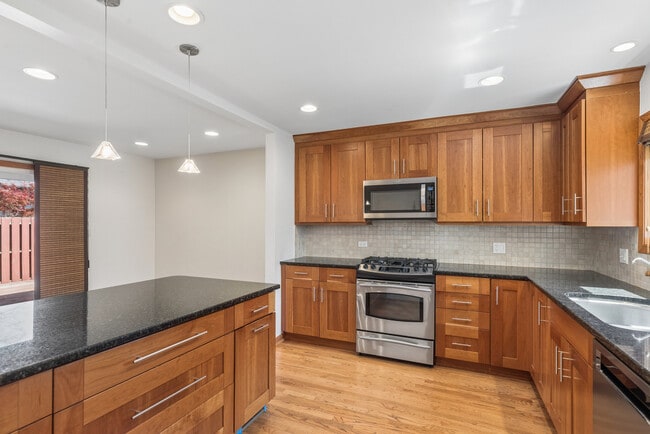 Photo - 130 Windsor Dr
