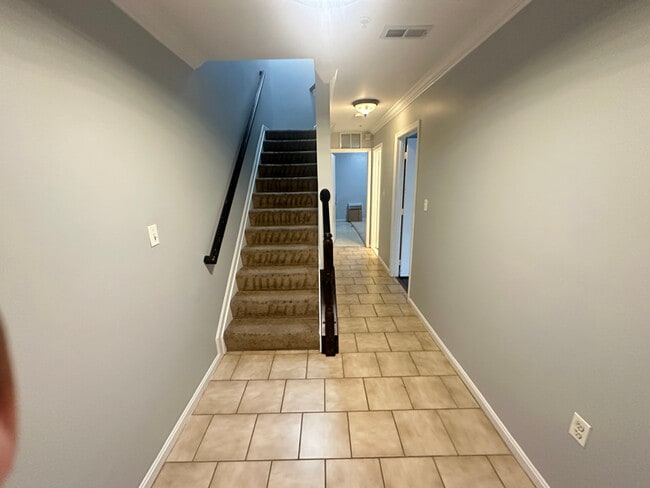 Photo - 814 Hr Dr SE