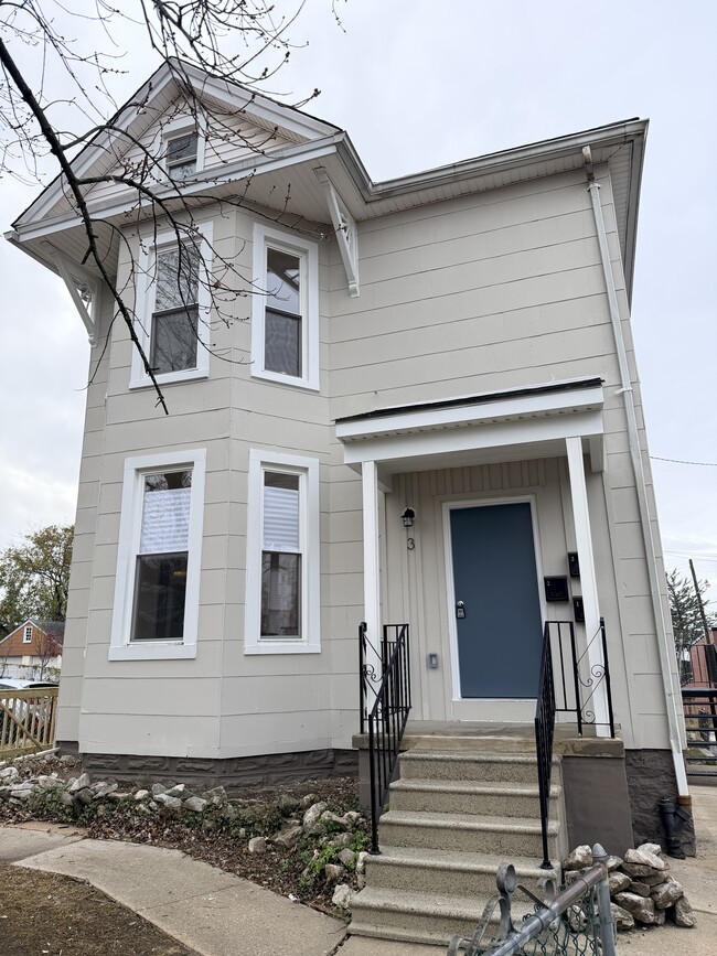 Photo - 3 E Overlea Ave