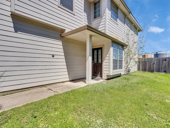 Photo - 11522 Hackmatack Way