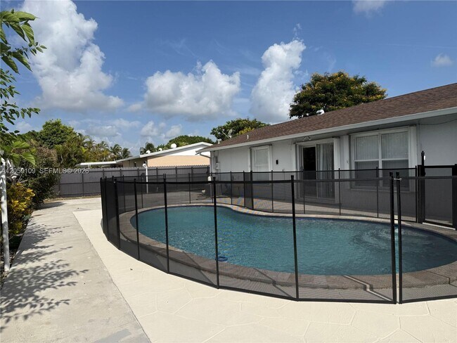 Building Photo - Southwest 79th Street, Miami, FL 33183 - 4 BR 2 BA single-family home