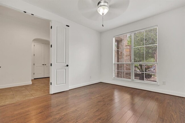 Photo - 142 Goodwater Ct