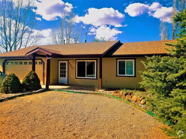 Building Photo - 4 Bed, 2 Bath in CHESHIRE!! Amazing Peak V... Rental