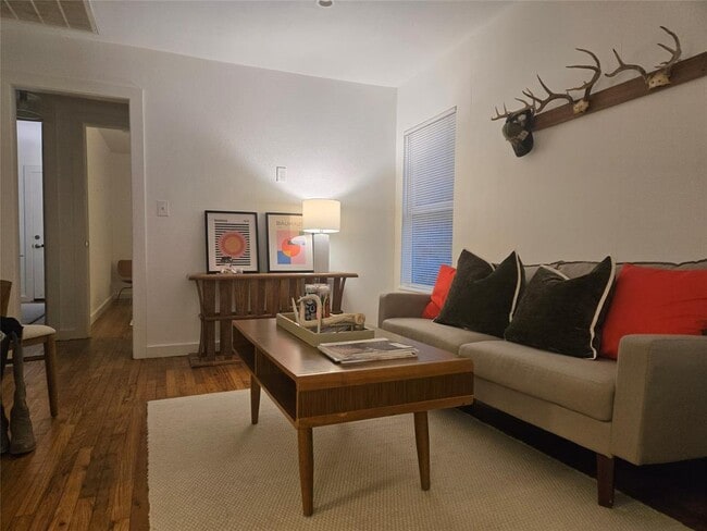 Building Photo - 1307 Deloney St