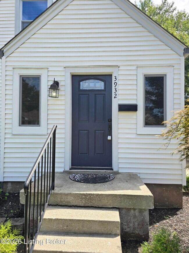 3932 Kennison Ave