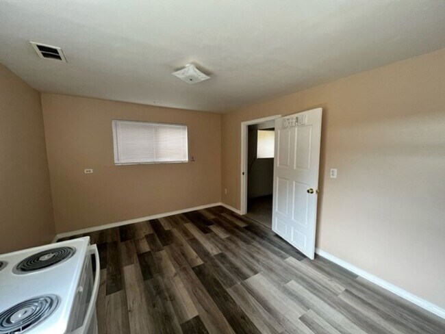 Photo - 147 Kornegay Ct Unit B