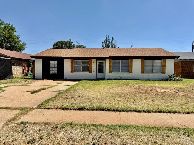 Photo - Updated 3/1.5 with Bonus Room in North by Northwest!