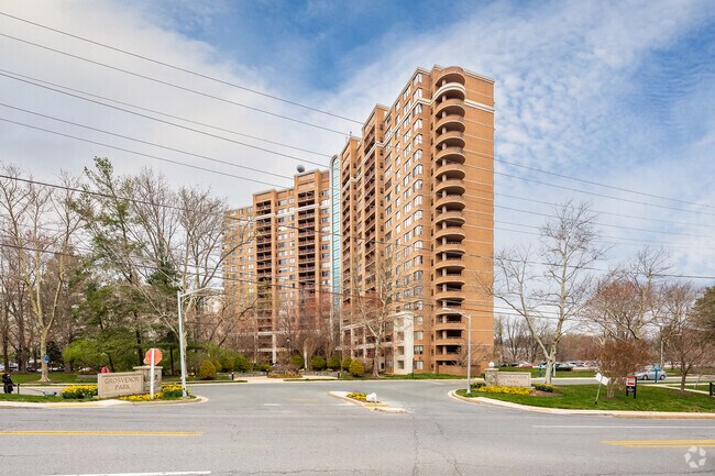 10101 Grosvenor Pl - Grosvenor Park