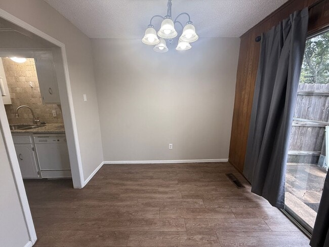 Photo - Duplex with 3 Bedrooms, Granite Counters