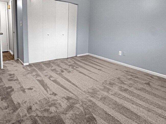 Photo - 2075 Andrew St SE