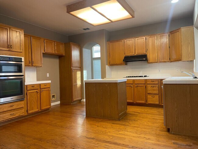 Photo - Large 5 bedroom 3 bathroom N/E Fresno home...