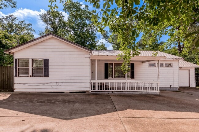 Photo - 2538 Sycamore Ave