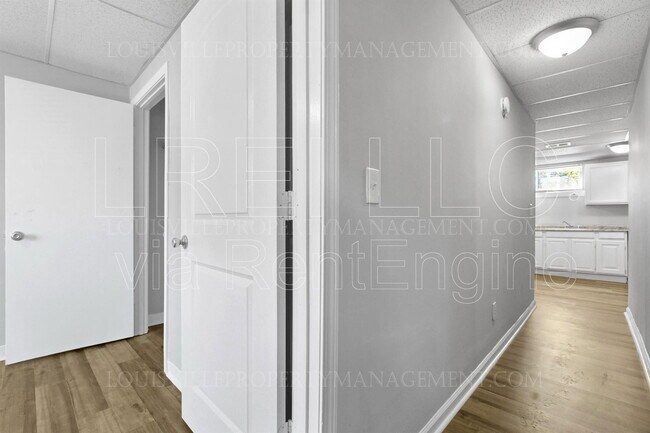 Photo - 706 Roselane St