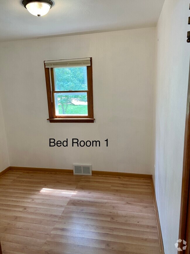 Building Photo - 2615 Seymour Rd Rental