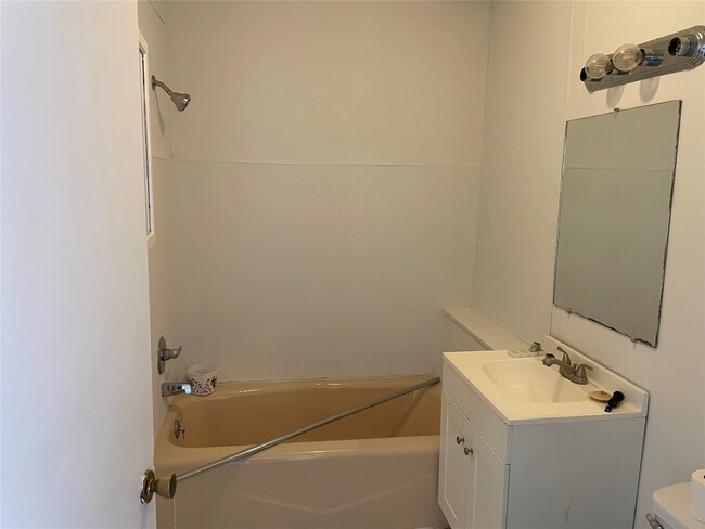 Photo - 819 Pine St Apartment Unit 1st