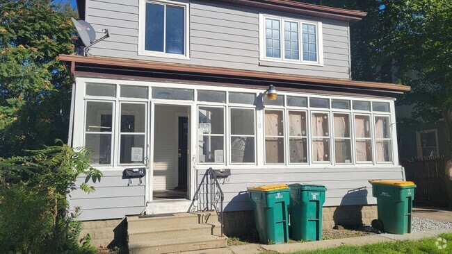 Building Photo - 310 Dewey St Rental