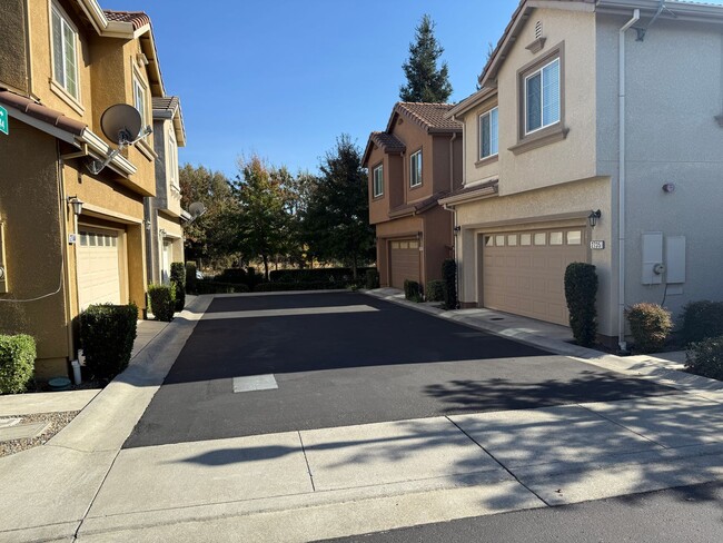 Photo - MODERN NEWER 3 BEDROOM 2 STORY FAIRFIELD *...