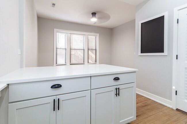 3830 N Wilton Ave Unit 2