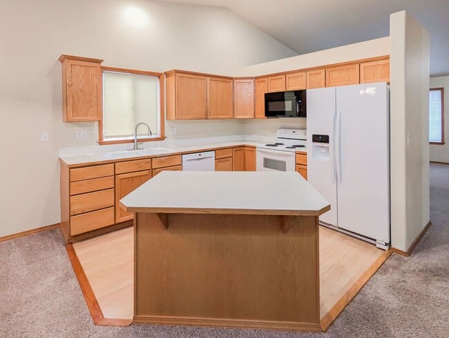 Photo - **Move-In Special** Spacious 3 bed, 2 bath...