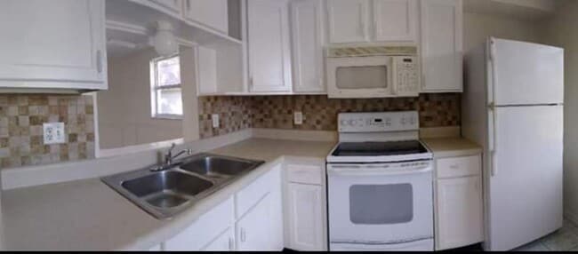 Building Photo - 4627 Alma St Unit 4627