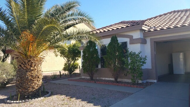 Building Photo - COMING SOON   FREE RENT INTERESTED OAC  4/2 HOME WITH NO CARPET