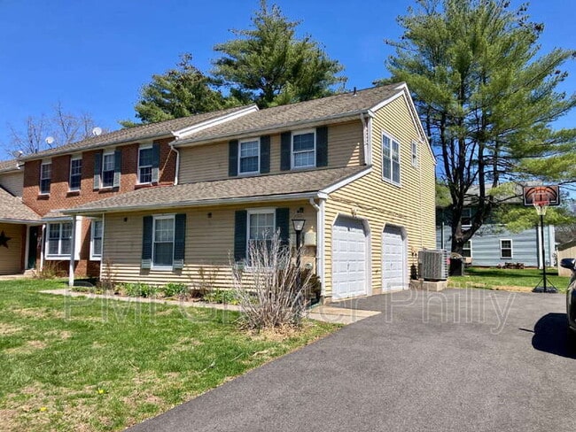 Building Photo - 1688 Bluebird Dr Unit A