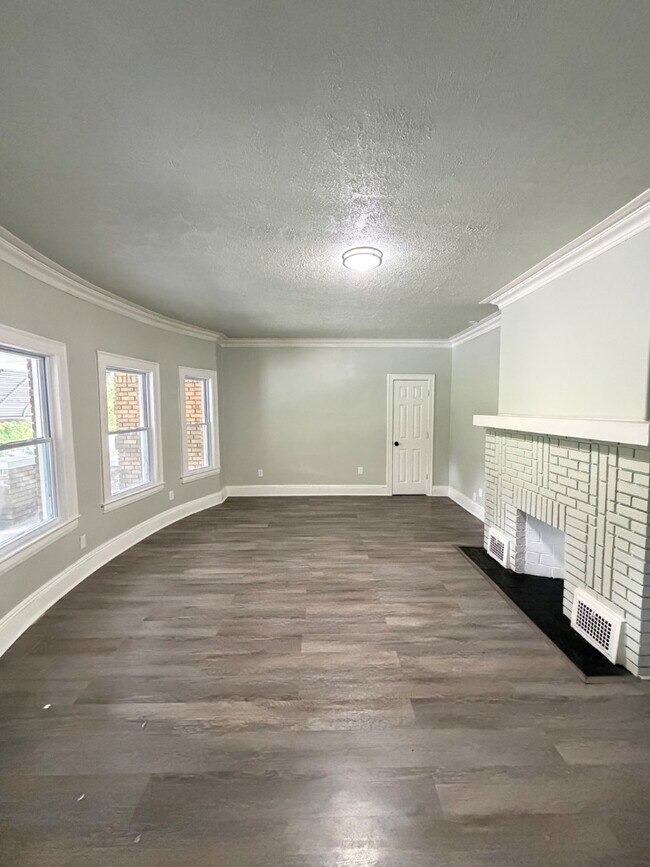 Photo - 929 Thornhill Dr