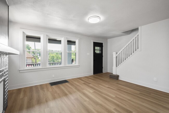 Photo - 1303 Woodlawn Ave