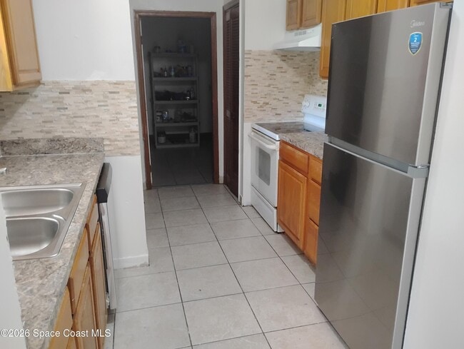 Photo - 1533 Emerson Dr SE