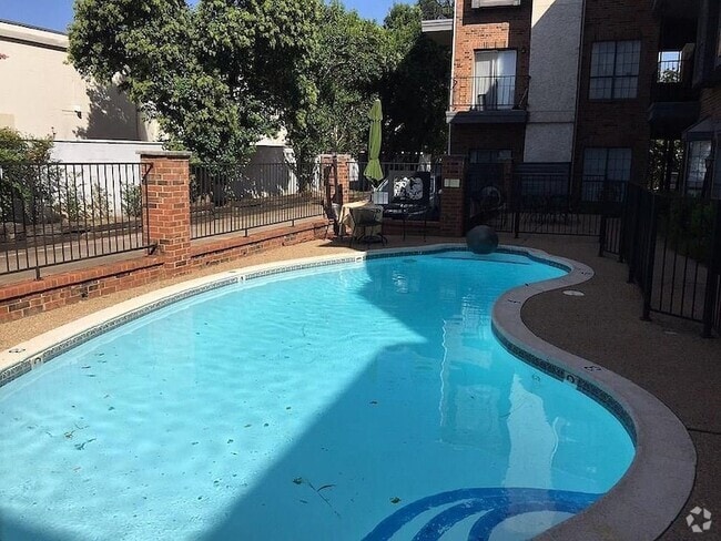 Building Photo - 7025 Hemlock Ave Unit 104B Rental