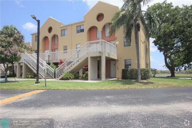 Building Photo - 5200 NW 31st Ave Unit A6 Rental