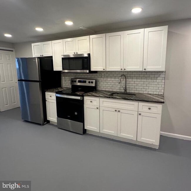 Photo - 567 Van Kirk St